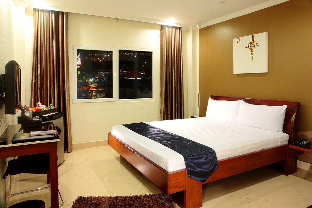 โรงแรมควีนส์ อังเฮเลส ภายนอก รูปภาพ