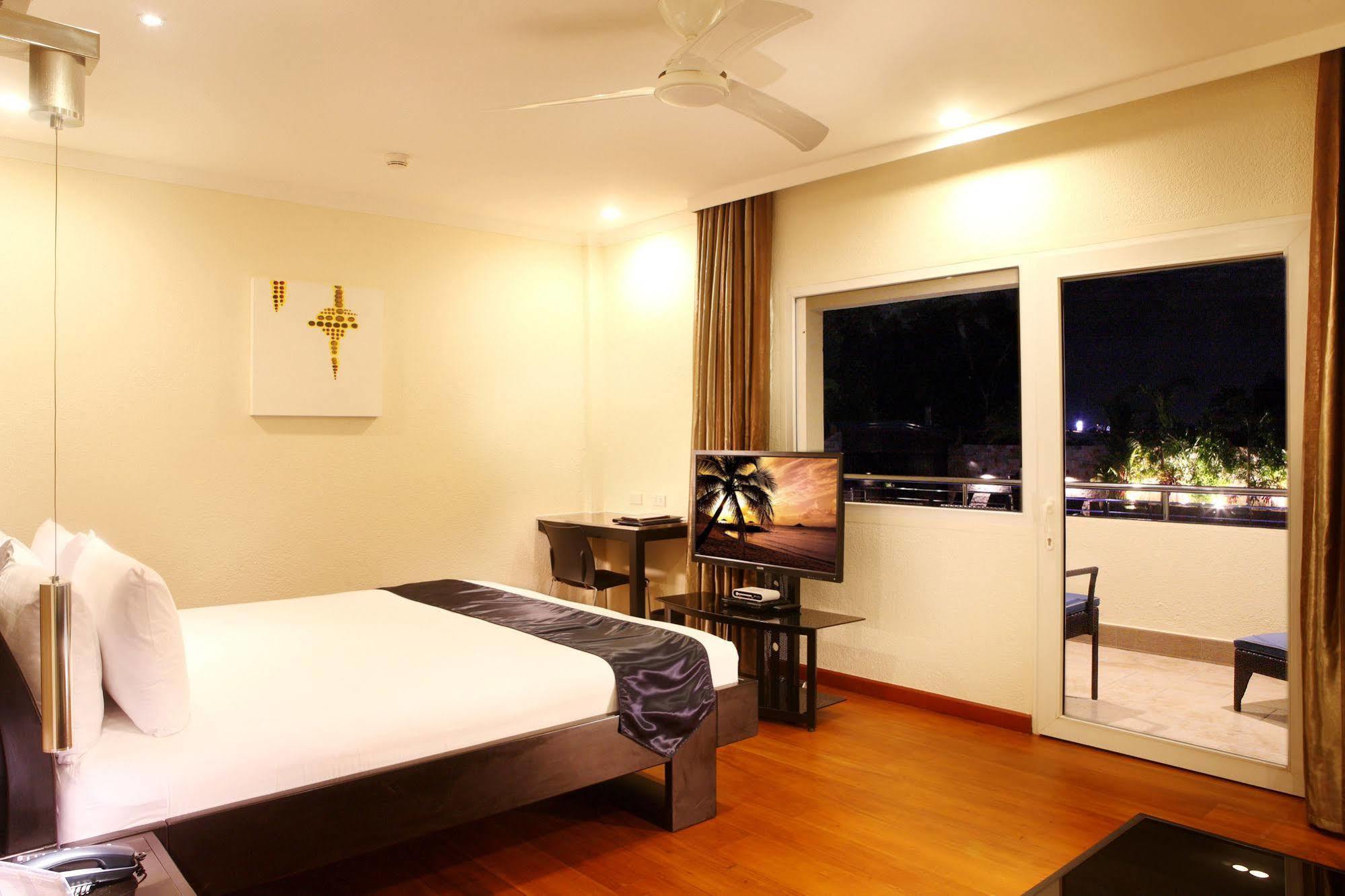 โรงแรมควีนส์ อังเฮเลส ภายนอก รูปภาพ